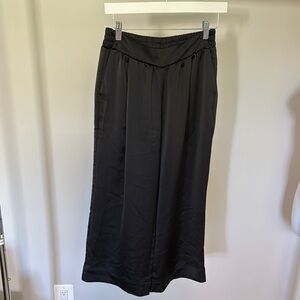 Spanx satin like wide leg Capri pants - sz sm